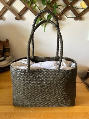 Madewell “The Signature Woven Tote” in Olive Green - NWT, sold out color